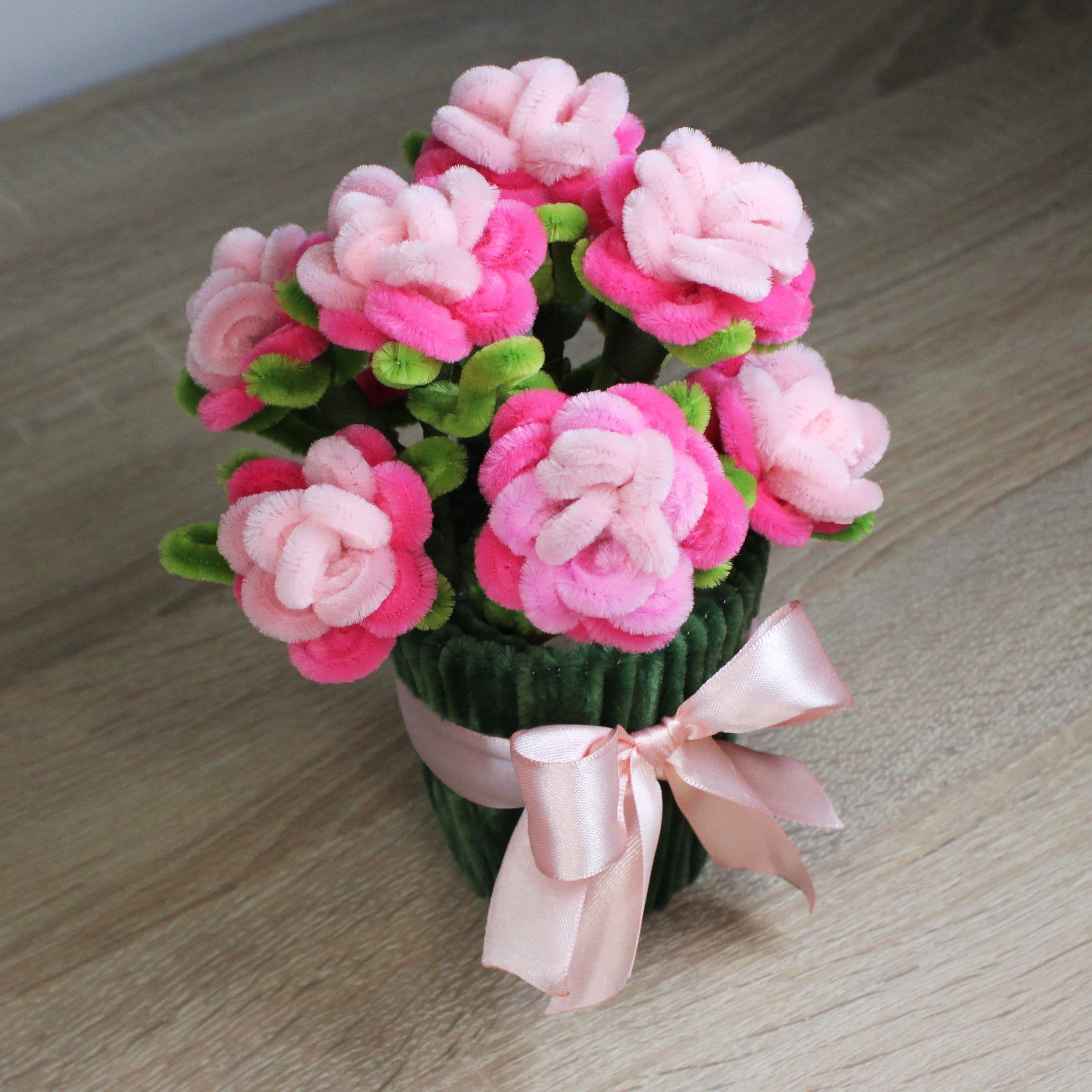 Trsová růže v květináči - velká